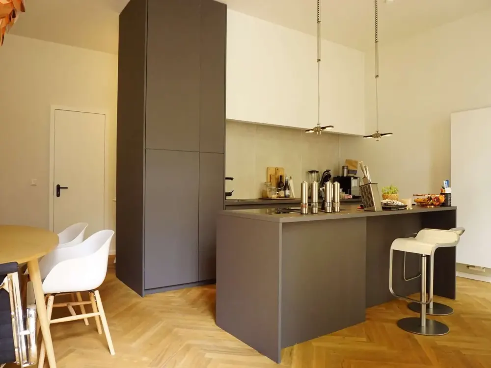 Stilvolle Wohnung in kernsaniertem Altbau mit Balkon