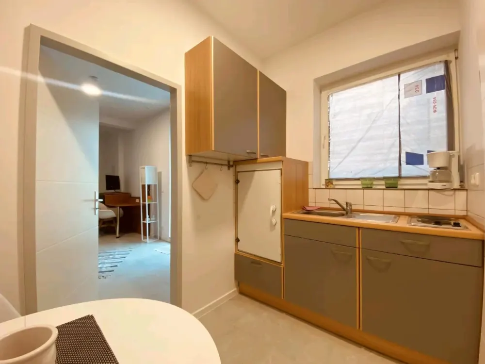 Möbliertes Apartment in ruhiger, zentraler Lage mit Außenbereich