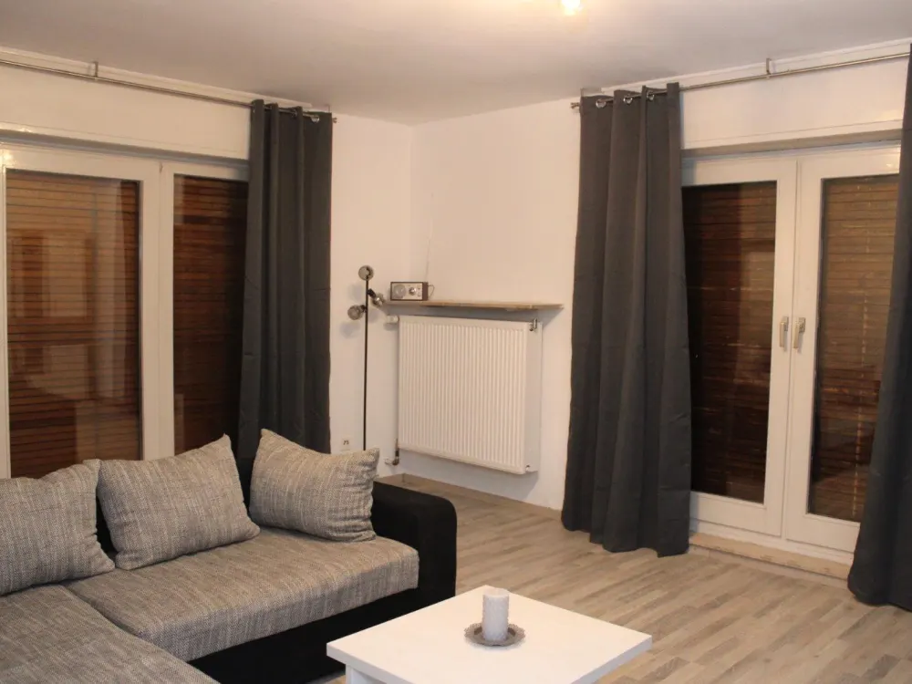 FFM-Gepflegte Wohnung mit 2 Zimmern (Küche, Bad) EBK, Balkon