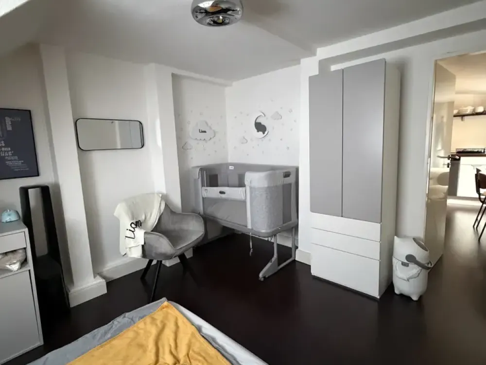 Gemütliche 2-Zimmer-Dachgeschosswohnung in zentraler Lage von Sachsenhausen, Küche inklusive
