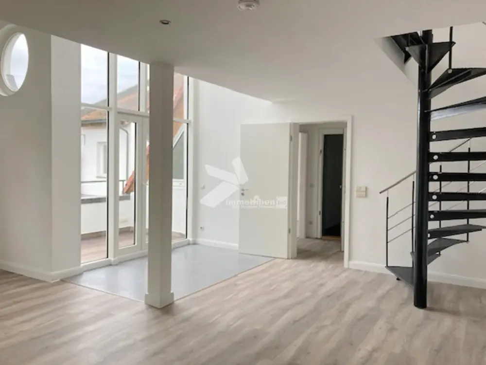 Etwas Besonderes! Helle 3Raumwohnung über 2 Ebenen - Galerie! Balkon! Lift im Haus!