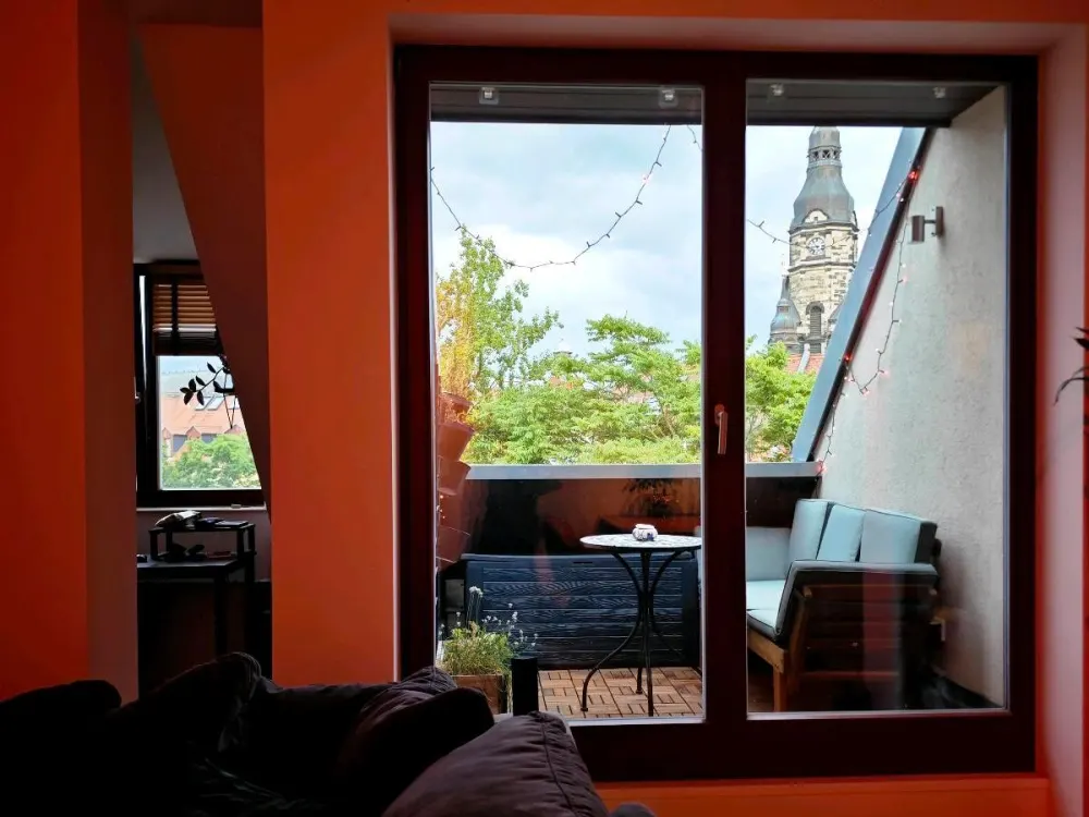 EXKLUSIVE und ZENTRALE 2-Zimmerwohnung mit Balkon und Badewanne