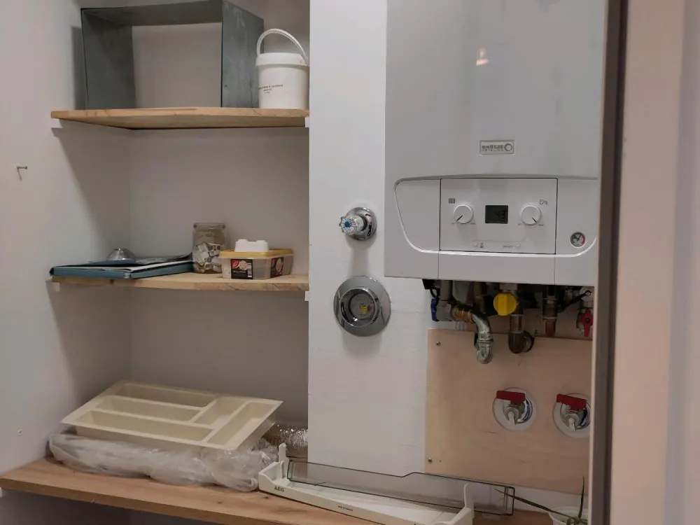 2 Zimmer DG Wohnung 40qm 650 warm St Johannis