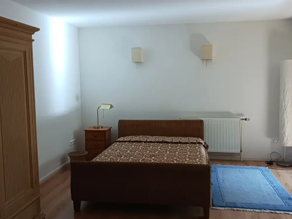 1 Zimmer Souterrainwohnung nur an Studentin frei ab 1.10.2026