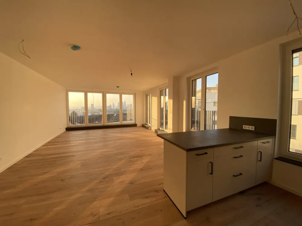 Exclusive 4-Room Apartment with Fitted Kitchen
