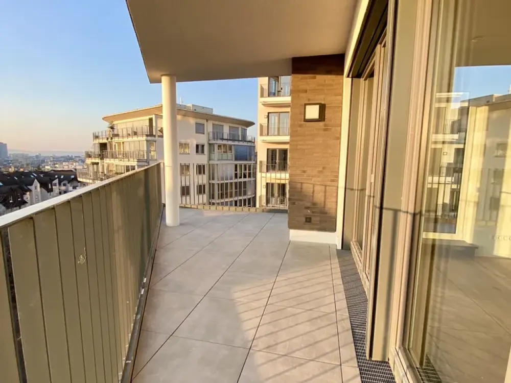 Exclusive 4-Room Apartment with Fitted Kitchen