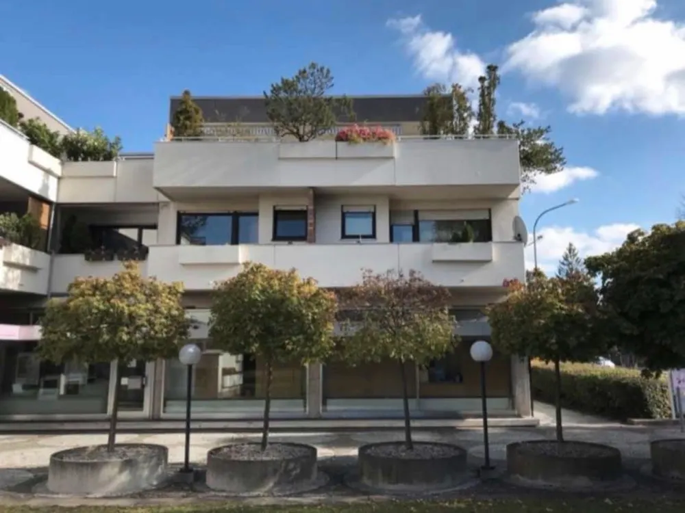 Helle Möbilierte 1 Zimmerwohnung mit Balkon