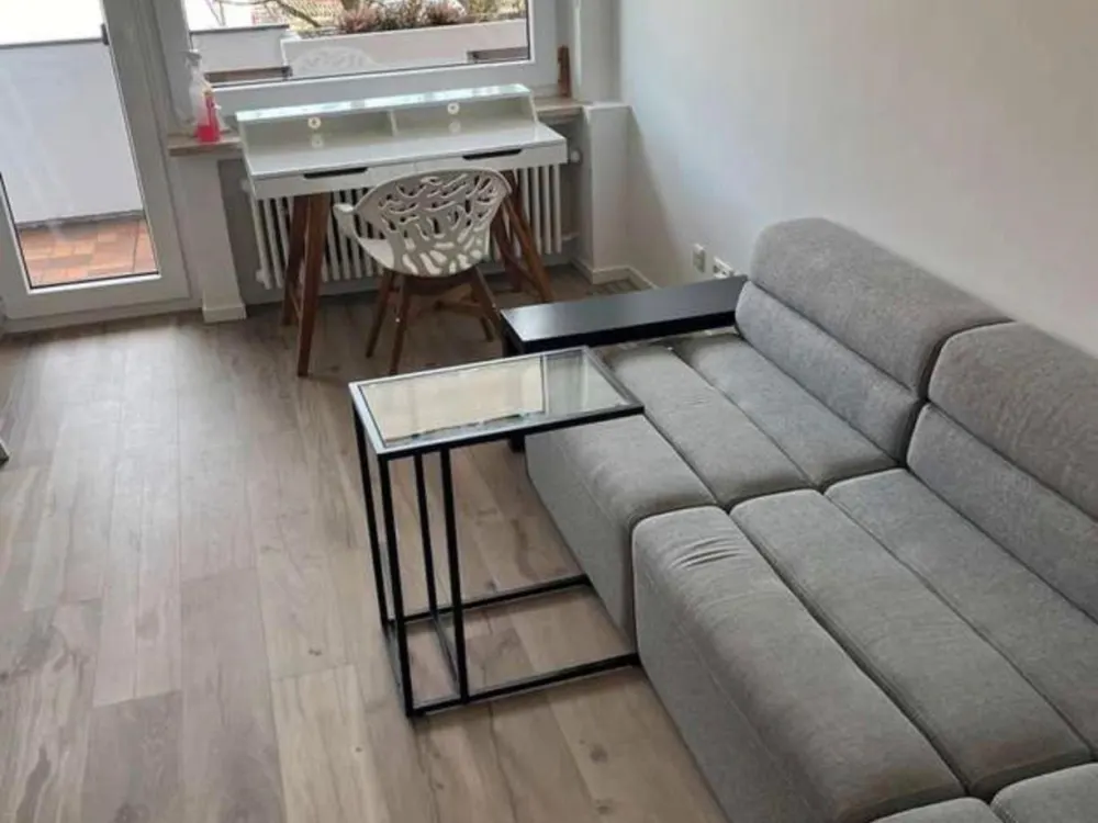 Helle Möbilierte 1 Zimmerwohnung mit Balkon