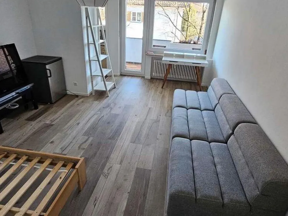Helle Möbilierte 1 Zimmerwohnung mit Balkon
