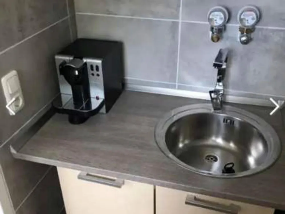 Helle Möbilierte 1 Zimmerwohnung mit Balkon