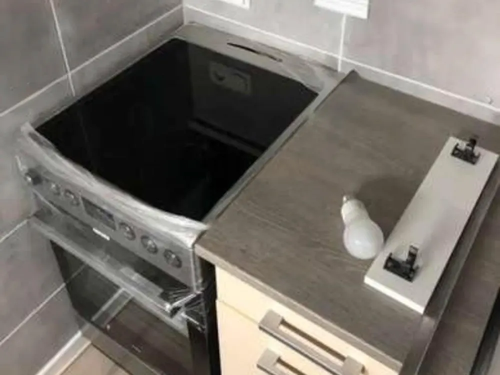 Helle Möbilierte 1 Zimmerwohnung mit Balkon