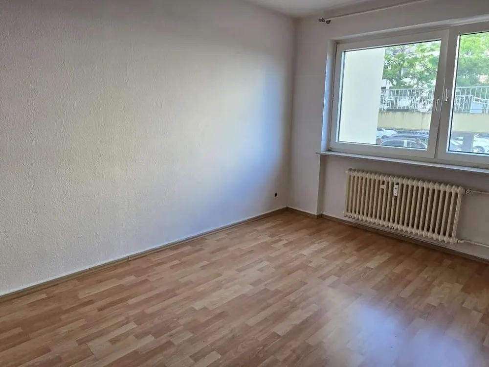 Helle und freundliche 2 Zi. Whg. in toller Wohnlage mit Balkon