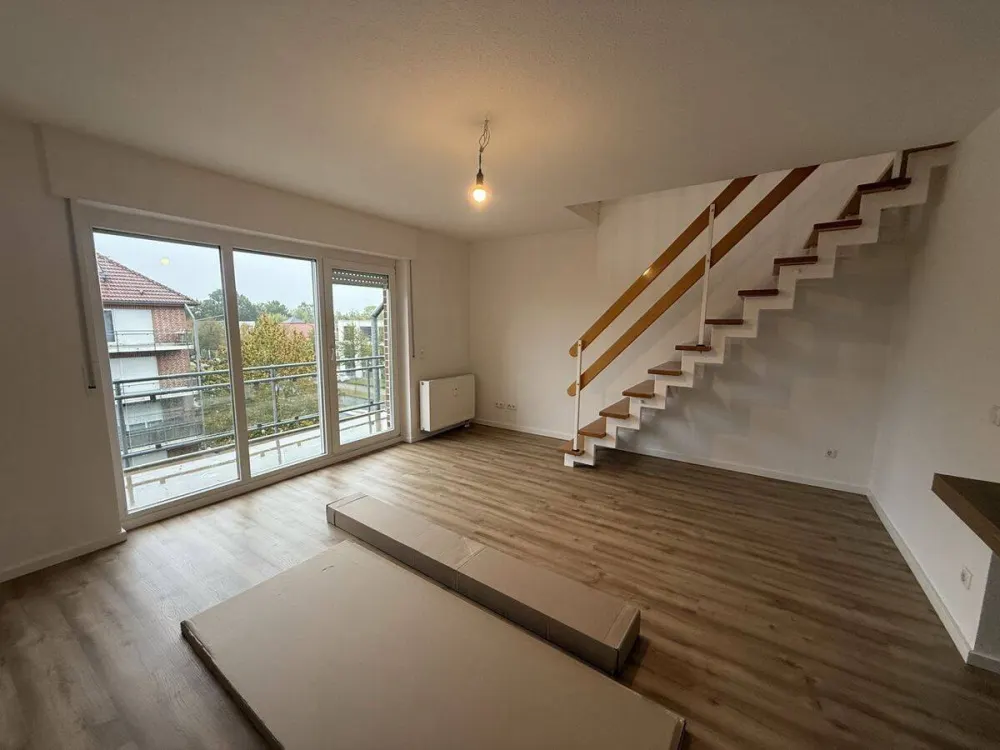 Attractive 2-Room Maisonette Apartment with Kitchenette, Balcony and Parking Space