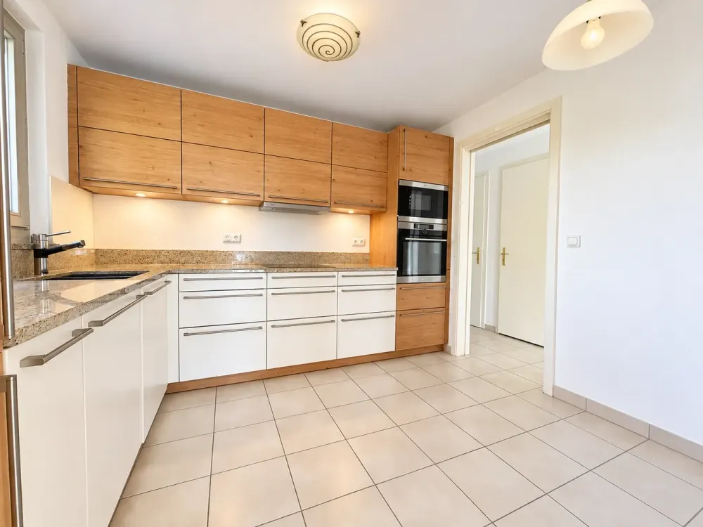 Living with Charm: 3-Room Apartment in Nymphenburg