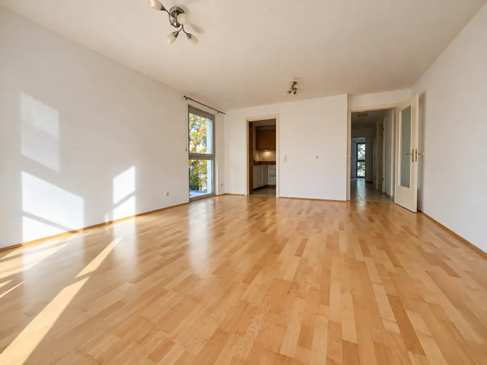 Living with Charm: 3-Room Apartment in Nymphenburg