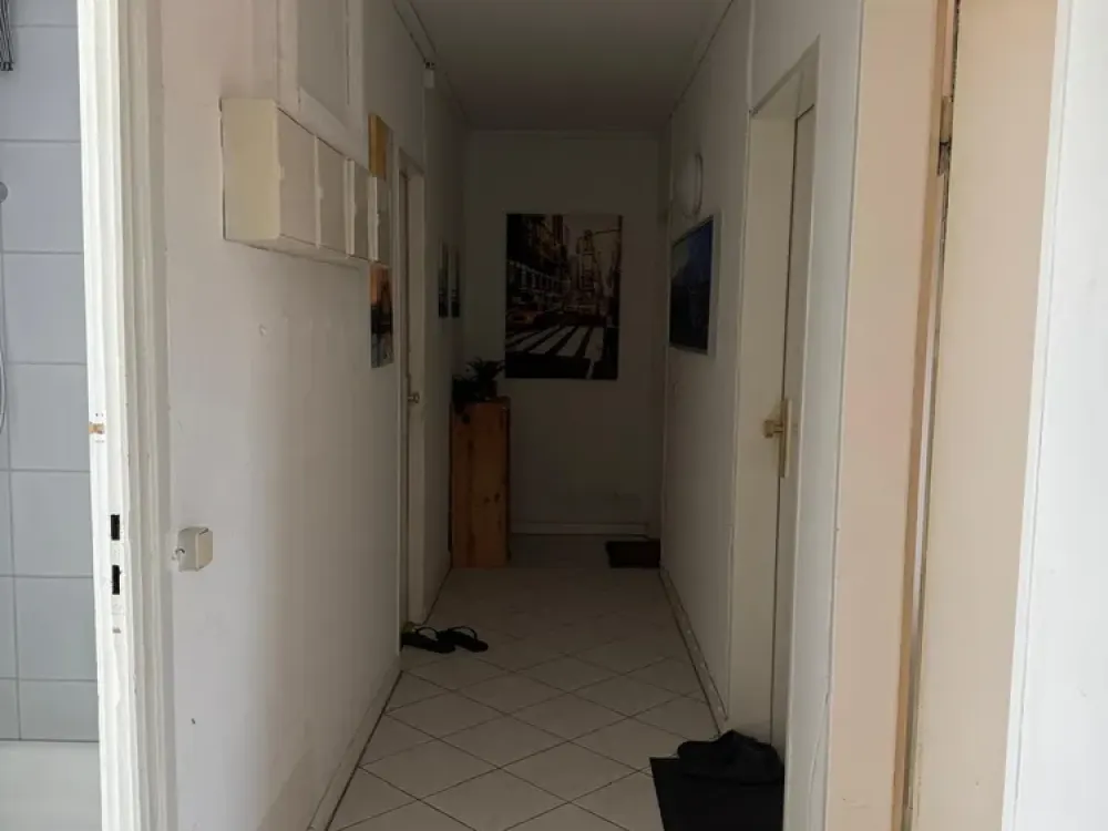 *Bockenheim* Dachgeschosszimmer mit Gemeinschaftsbad