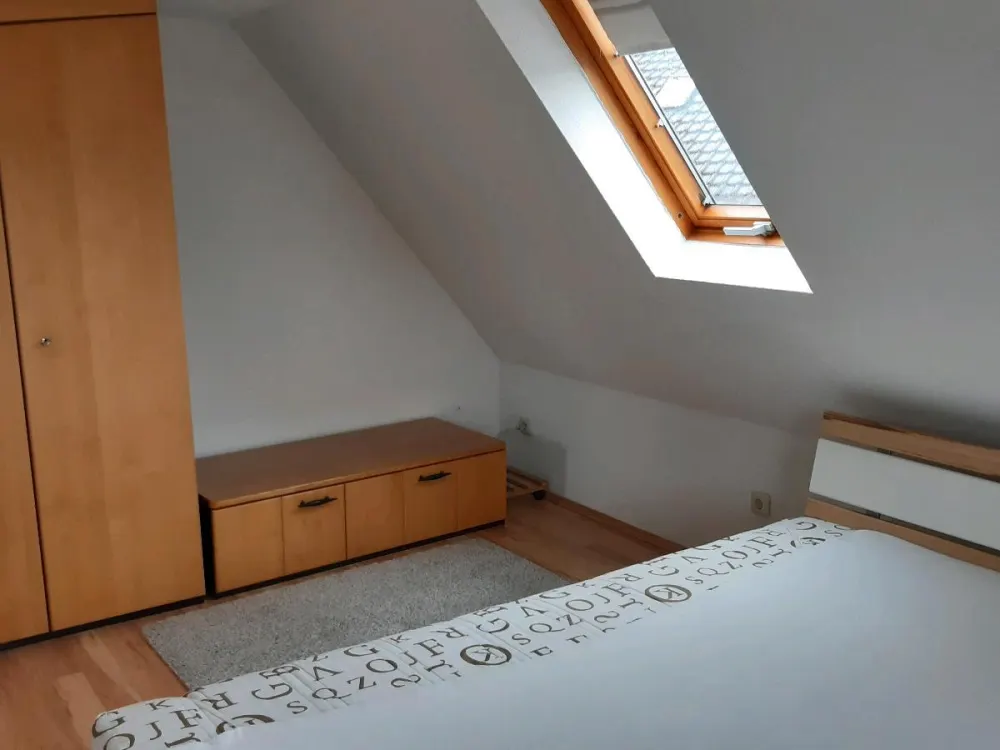 2 Zimmer Dachgeschoßwohnung möbliert