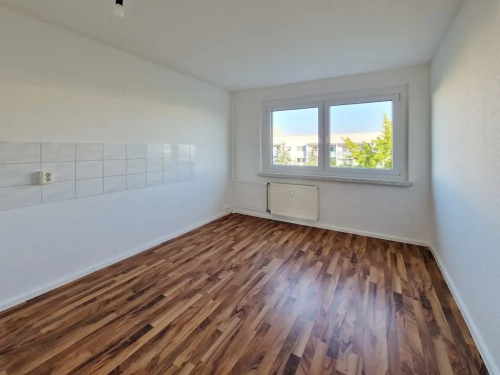 Large Daylight Kitchen, 3 Rooms and Balcony! Your New Apartment Awaits Here!