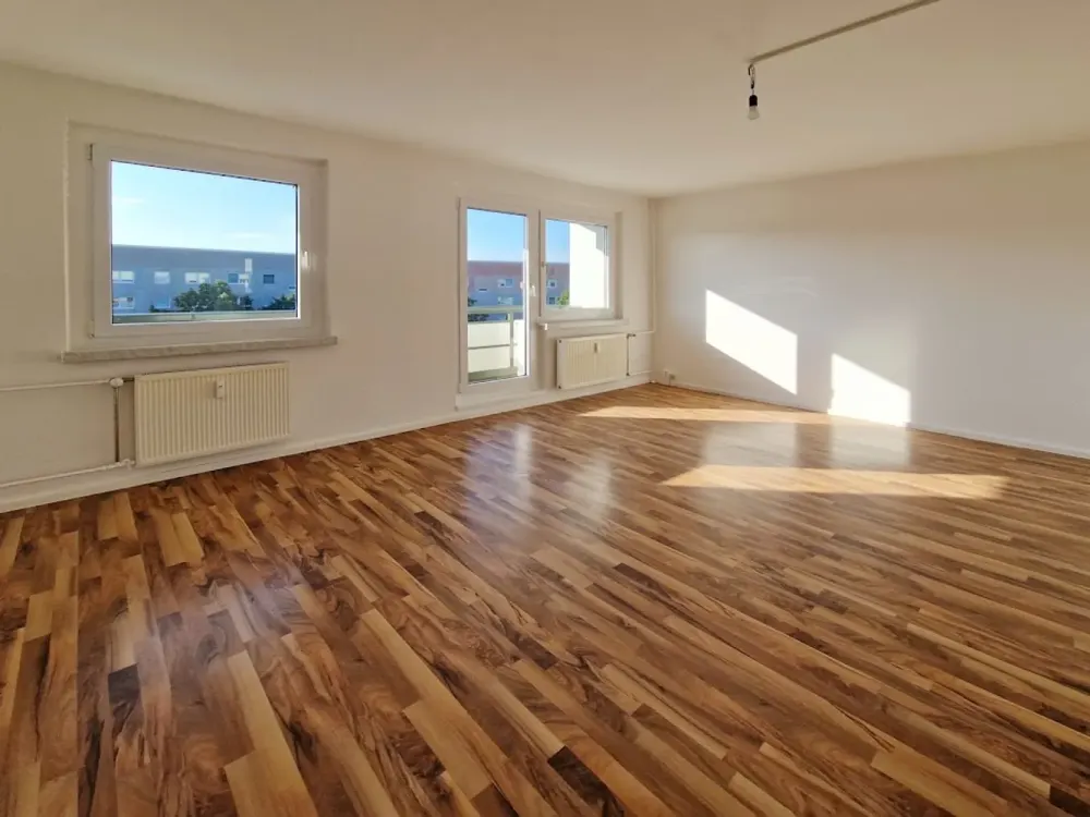 Large Daylight Kitchen, 3 Rooms and Balcony! Your New Apartment Awaits Here!