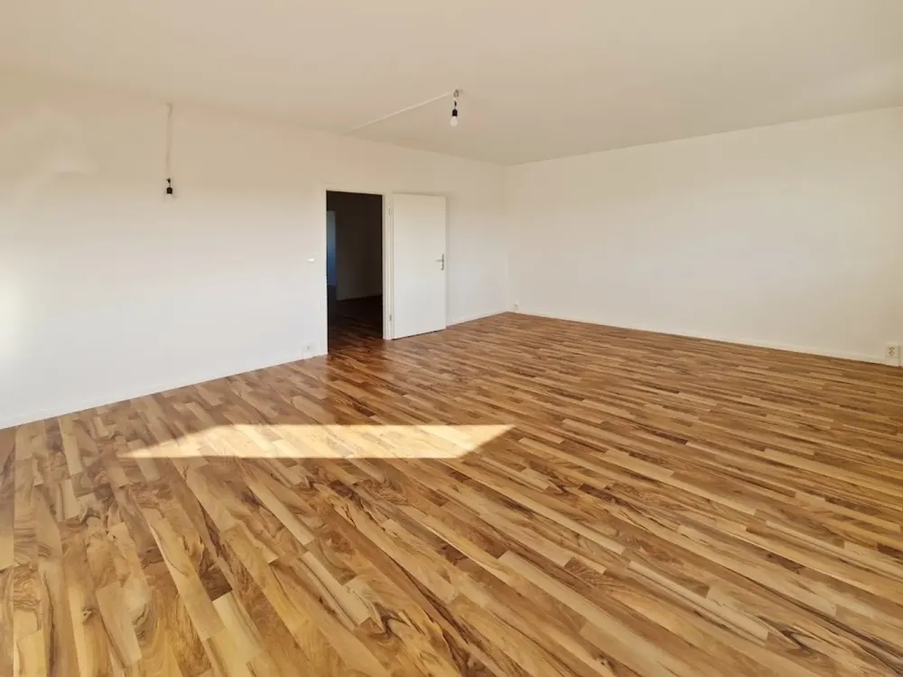 Large Daylight Kitchen, 3 Rooms and Balcony! Your New Apartment Awaits Here!