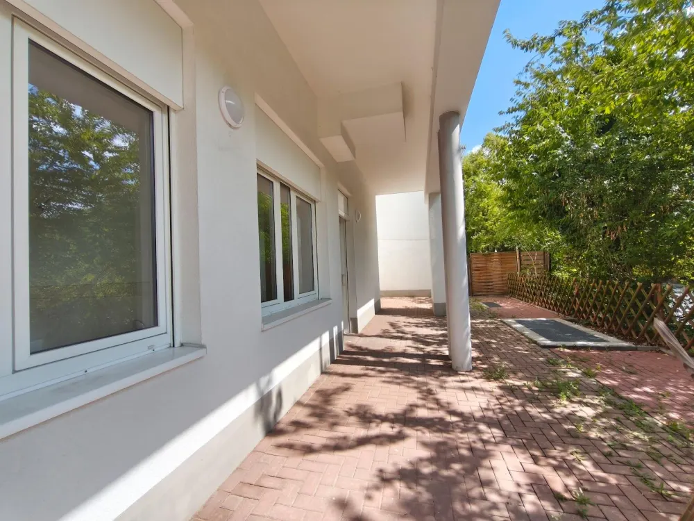 **Großzügige Fläche mit Garten, Ankleideraum, Speisekammer und Wohlfühlbad in idyllischer Wohnlage**