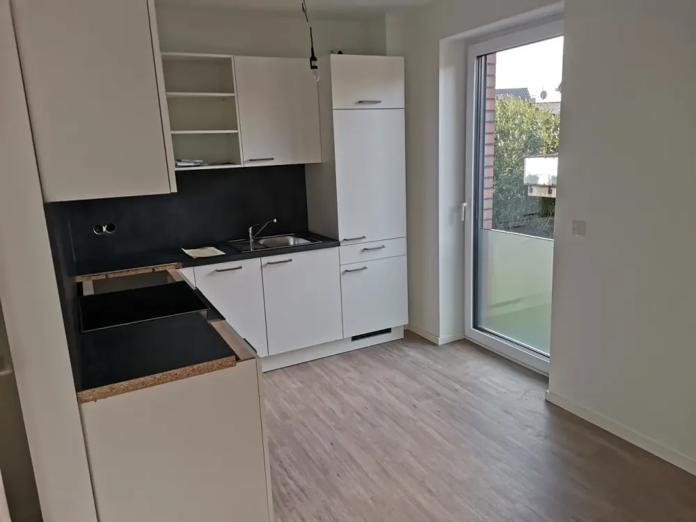 hochwertige 2-Zimmer-Dachgeschoss-Wohnung von 2024 (KfW 40) mit Balkon