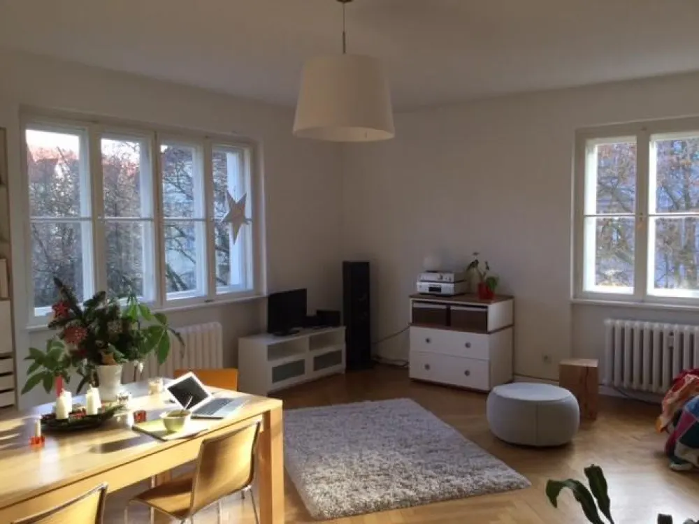 Helle wunderschöne Wohnung, teils möbliert, ab November
