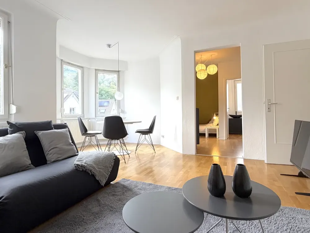Ruhig am Waldrand und schnell in der City: Modern möbliertes 1,5-Zimmer-Apartment in Top-Lage