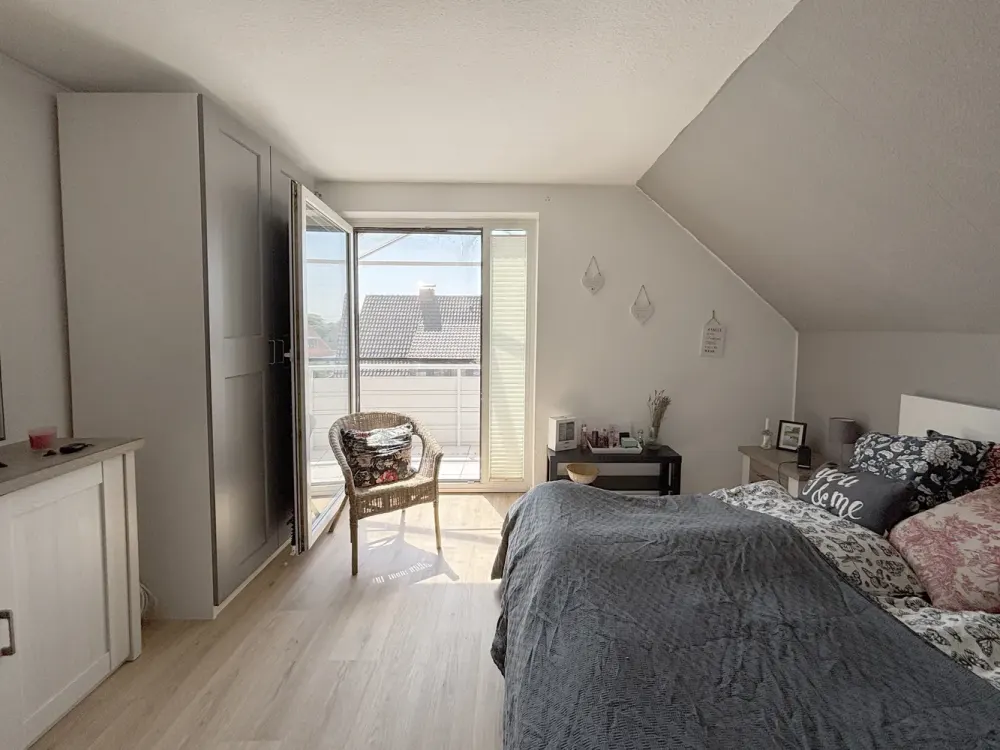 Ruhige 3-Zimmer-Dachgeschosswohung mit Garten und Balkon in Riede