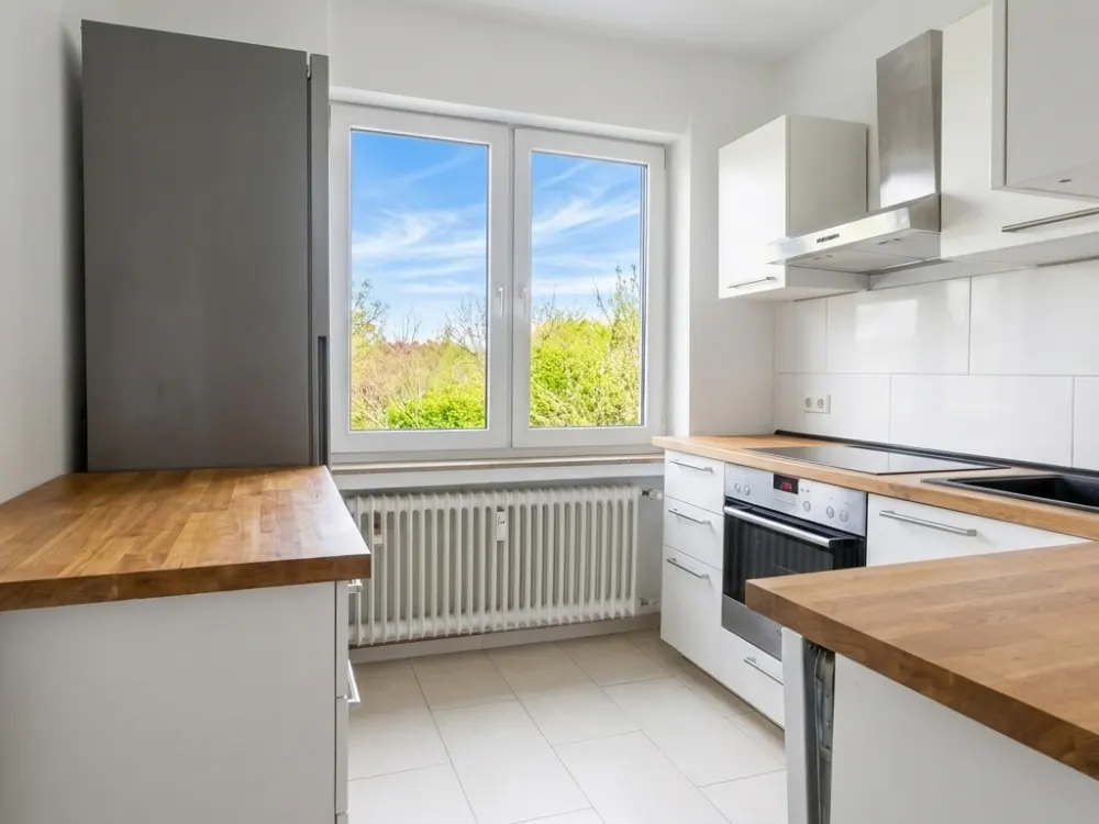 WG-Zimmer im Kreuzviertel - Balkon und Aufzug, Einbauküche, gute Anbindung