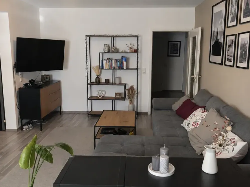 Helle möblierte 3-Zimmer-Wohnung mit Balkon und Tiefgaragenstellplatz, Befristung 01.01.-30.06.2027