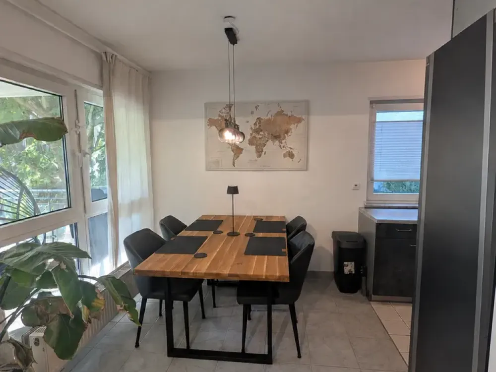 Helle möblierte 3-Zimmer-Wohnung mit Balkon und Tiefgaragenstellplatz, Befristung 01.01.-30.06.2027