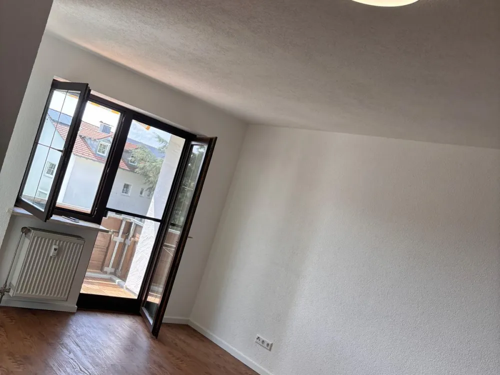Renovated 2-Room Apartment | Balcony | Cellar | Parking Space