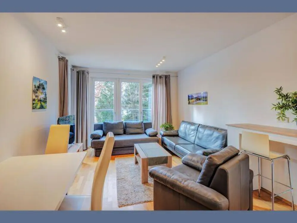 Möbliert: Moderne 2-Zimmer Wohnung mit Loggia