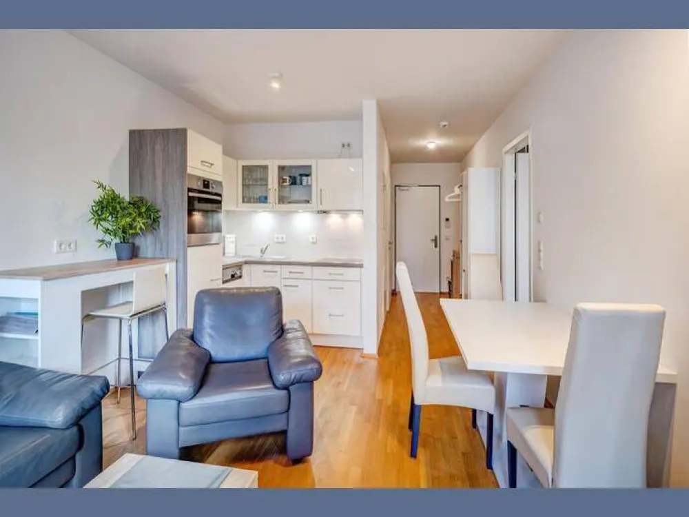 Möbliert: Moderne 2-Zimmer Wohnung mit Loggia