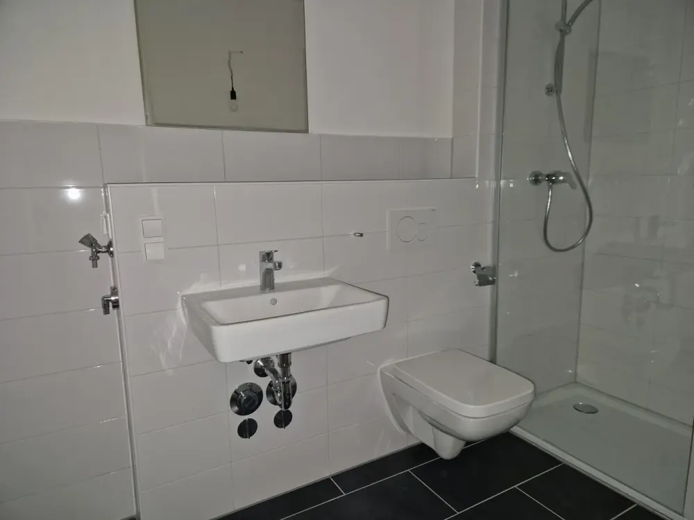 Hier findet jeder seinen Platz: komplett renovierte 3-Zimmer-Wohnung mit Balkon!