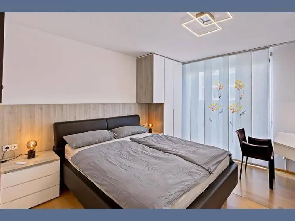 Möbliert: Einladende 4-Zimmer Wohnung mit kleinem Garten