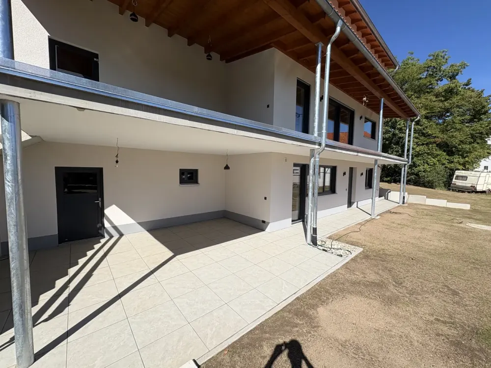 Ersteinzug in Frauenaurach: 3-Zimmer-Wohnung mit überdachter Terrasse