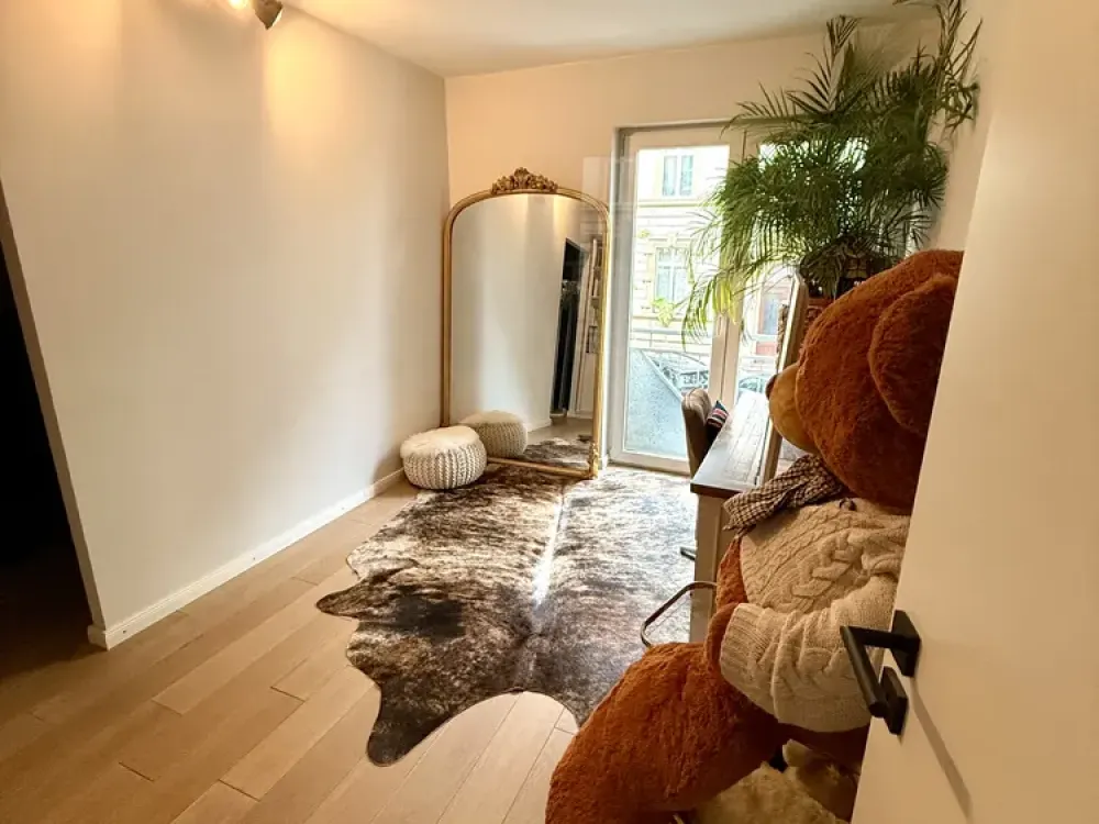 Westend-Süd | Exceptional 4.5-Room Apartment with Air Conditioning, Fireplace and 2 Balconies