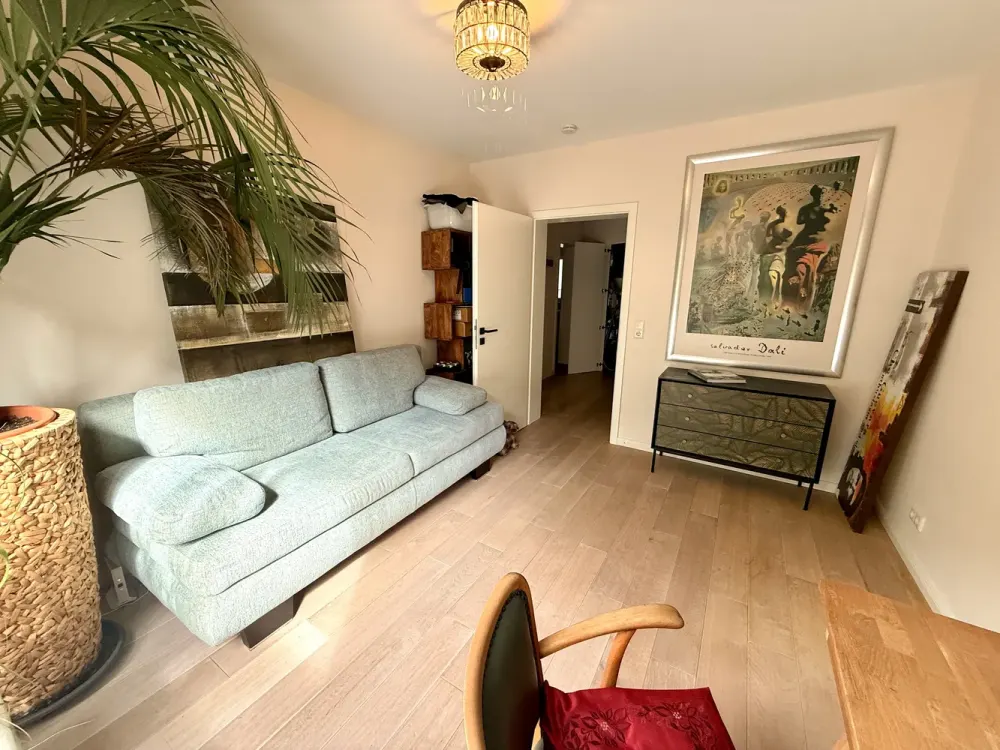 Westend-Süd | Exceptional 4.5-Room Apartment with Air Conditioning, Fireplace and 2 Balconies