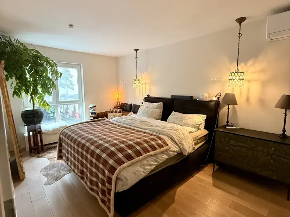 Westend-Süd | Exceptional 4.5-Room Apartment with Air Conditioning, Fireplace and 2 Balconies