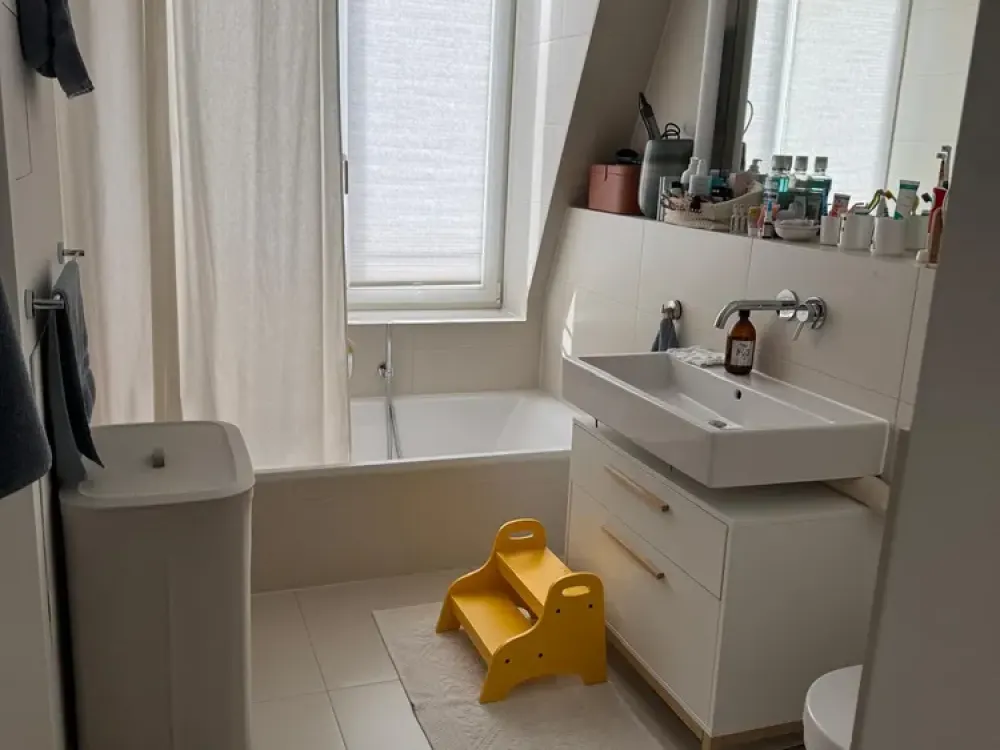 Großzügiges Wohnen: 5-Zimmer-Dachgeschosswohnung in Wilmersdorf