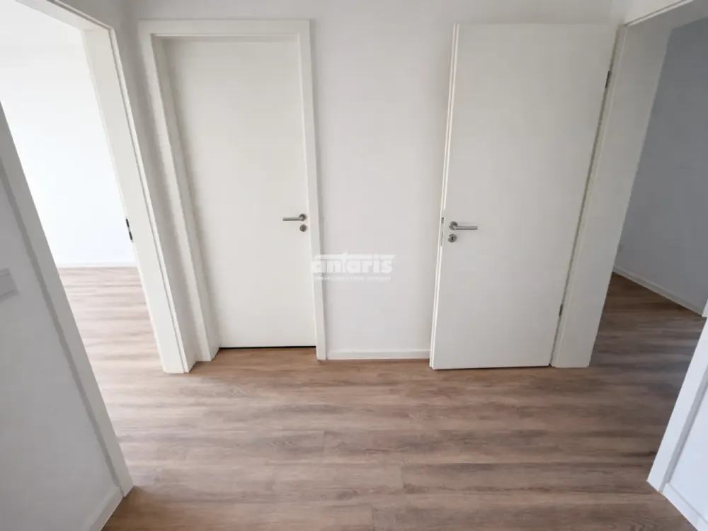 شركة antaris Immobilien GmbH مساحة واسعة للعيش, 4 غرف، تراس وحمامين