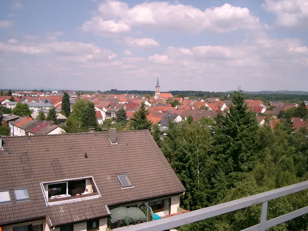 Cozy 2-Room Penthouse Apartment with Great Views in Stutensee-Blankenloch