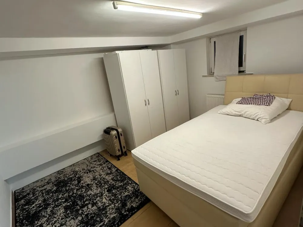Zwei kleine Zimmer zu vermieten