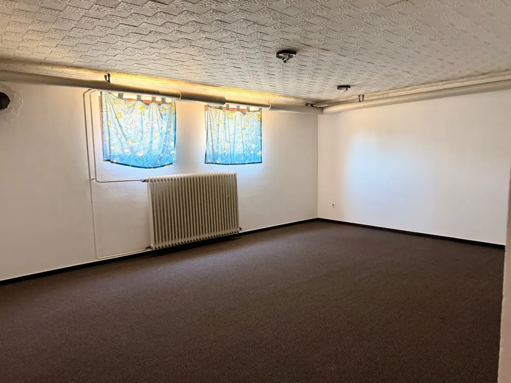 Frisch renovierte 4-Zimmer Wohnung mit schönem Garten und Balkon