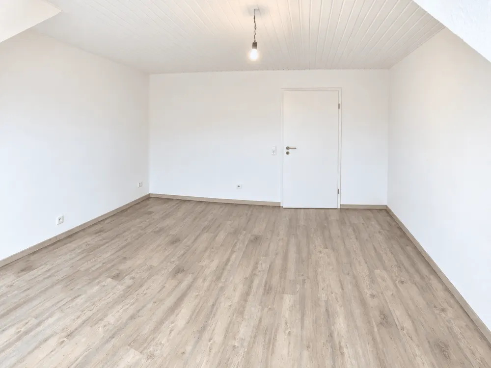 Zum 01.12. : Helle 3-Zimmer-Wohnung mit Einbauküche und flexiblem Raumkonzept in Köln-Lind