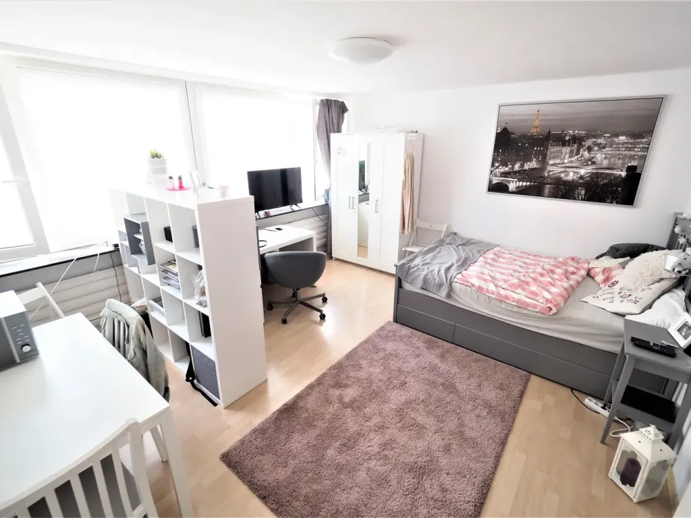 Schönes 1. Zimmer Apartment SB Innenstadt mit großzügiger Belichtung/Aufzug