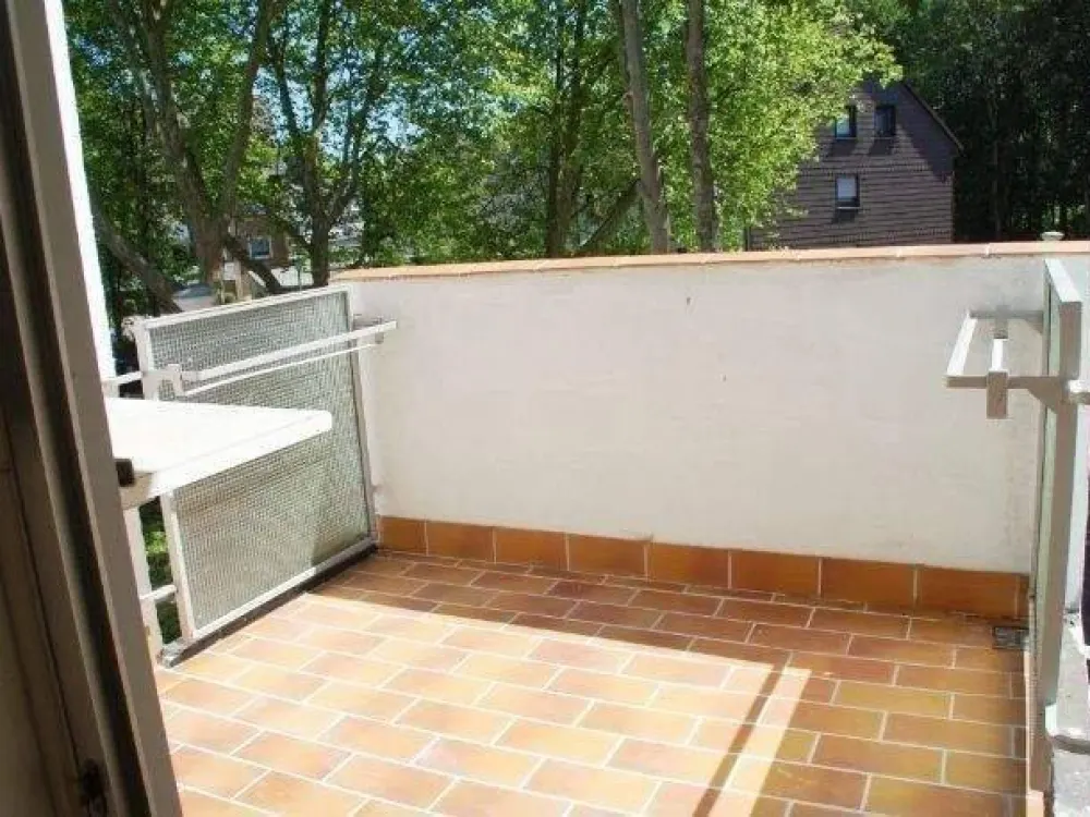 Ruhige 2-Zimmer Wohnung mit Balkon, Blick ins Grüne