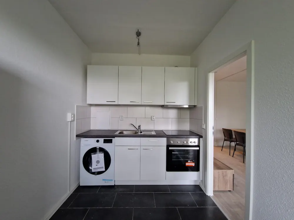 **JETZT EINZEIHEN**3-Zimmer-Wohnung // Einbauküche // Balkon // Bad mit Wanne // DG // ab sofort